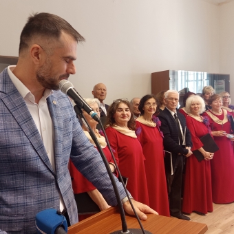 Градоначелник Новог Сада Жарко Мићин, поводом 8. марта, Међународног дана жена, у посети пензионеркама из УПГНС